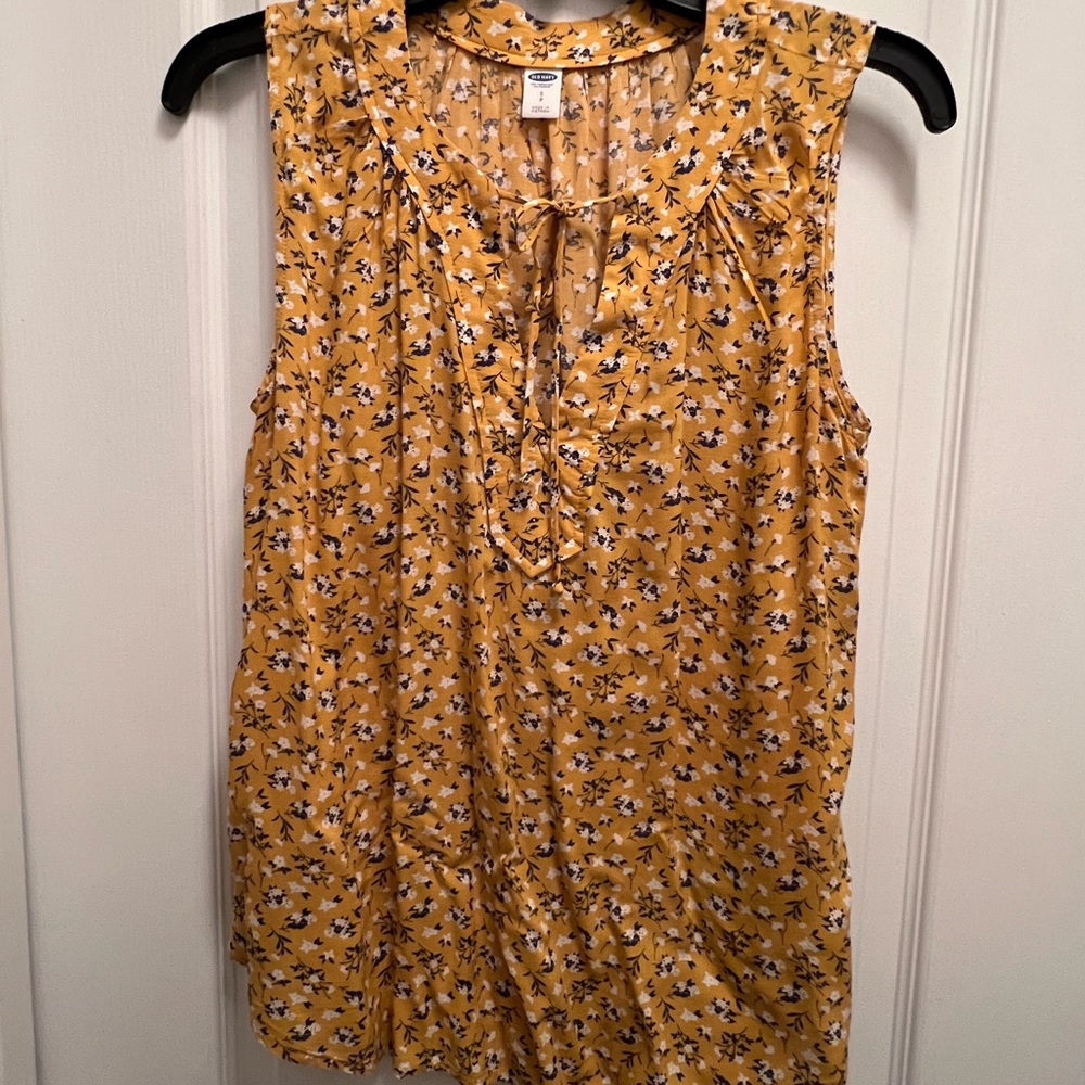 Old Navy Yellow Floral Print V-Neck Tie Up Sleeveless Top